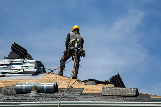 Professional Roofing technician working in Lincoln, ID
